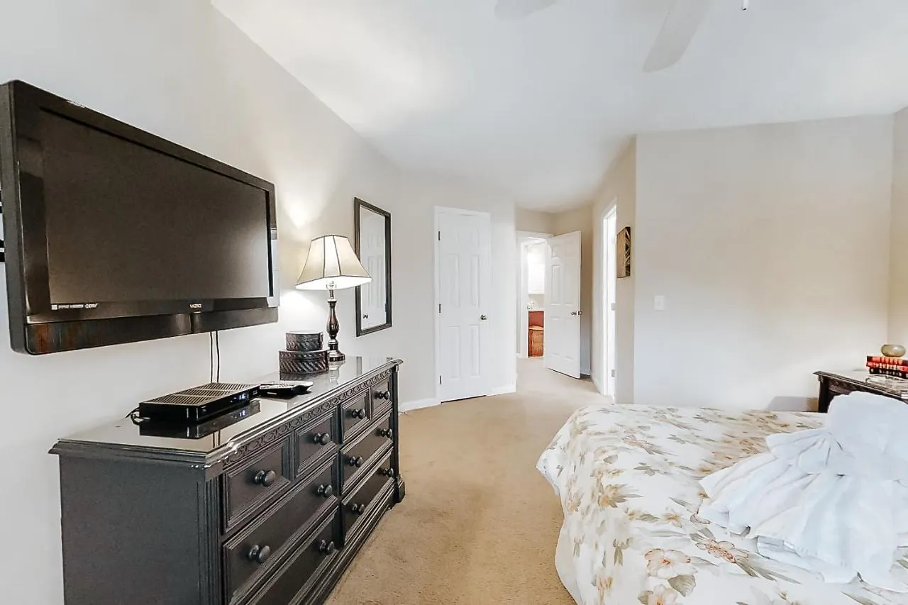 Colonnade Club 152 Apartment *