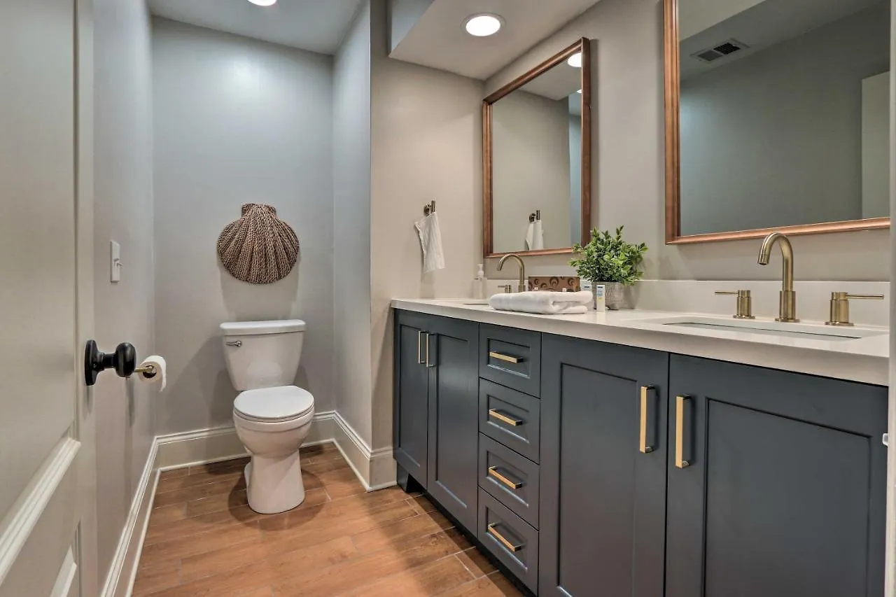 Modern Retreat With Patio And Bbq Less Than 1 Mi To Beach! Hilton Head Island