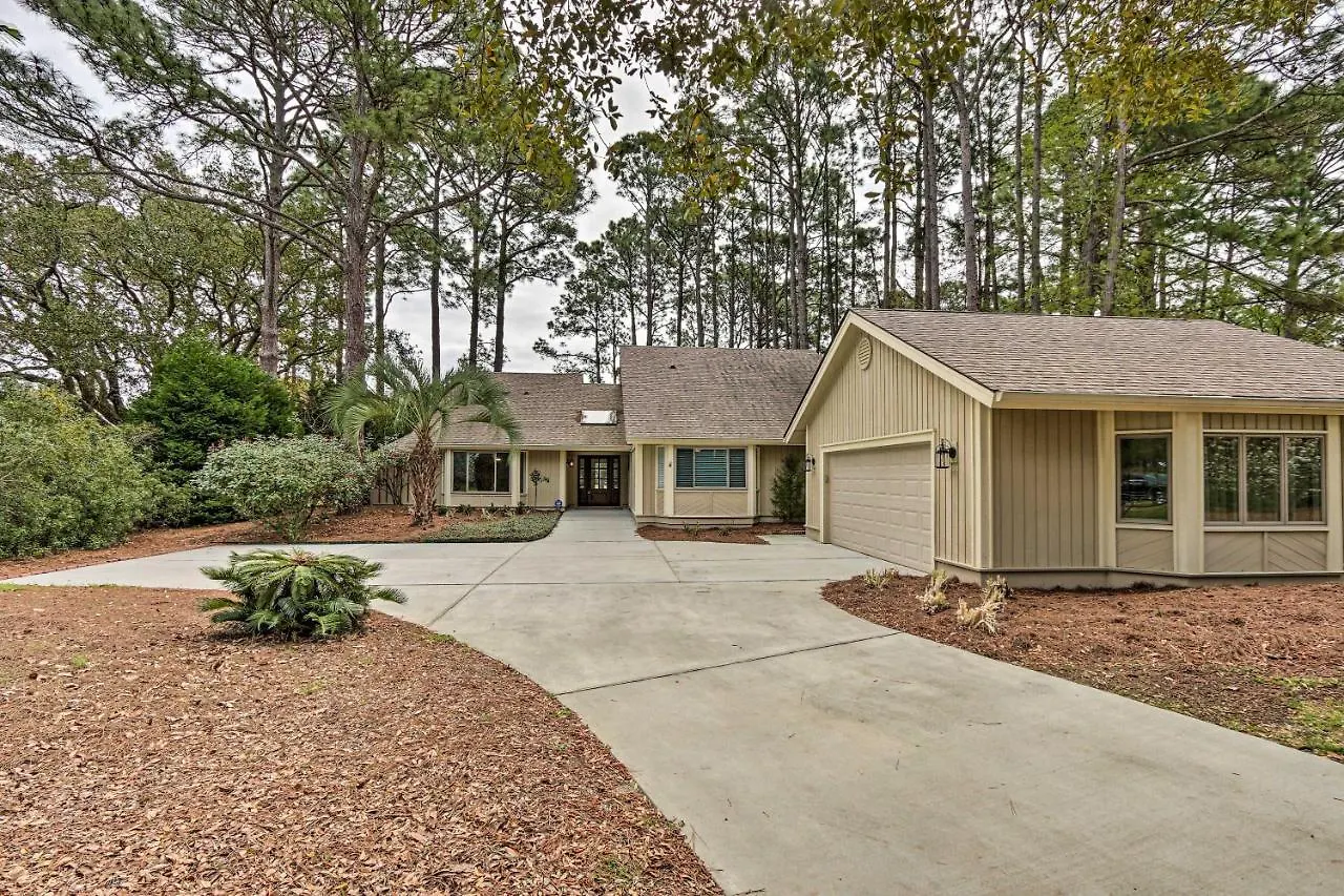 Holiday home Modern Retreat With Patio And Bbq Less Than 1 Mi To Beach! Hilton Head Island