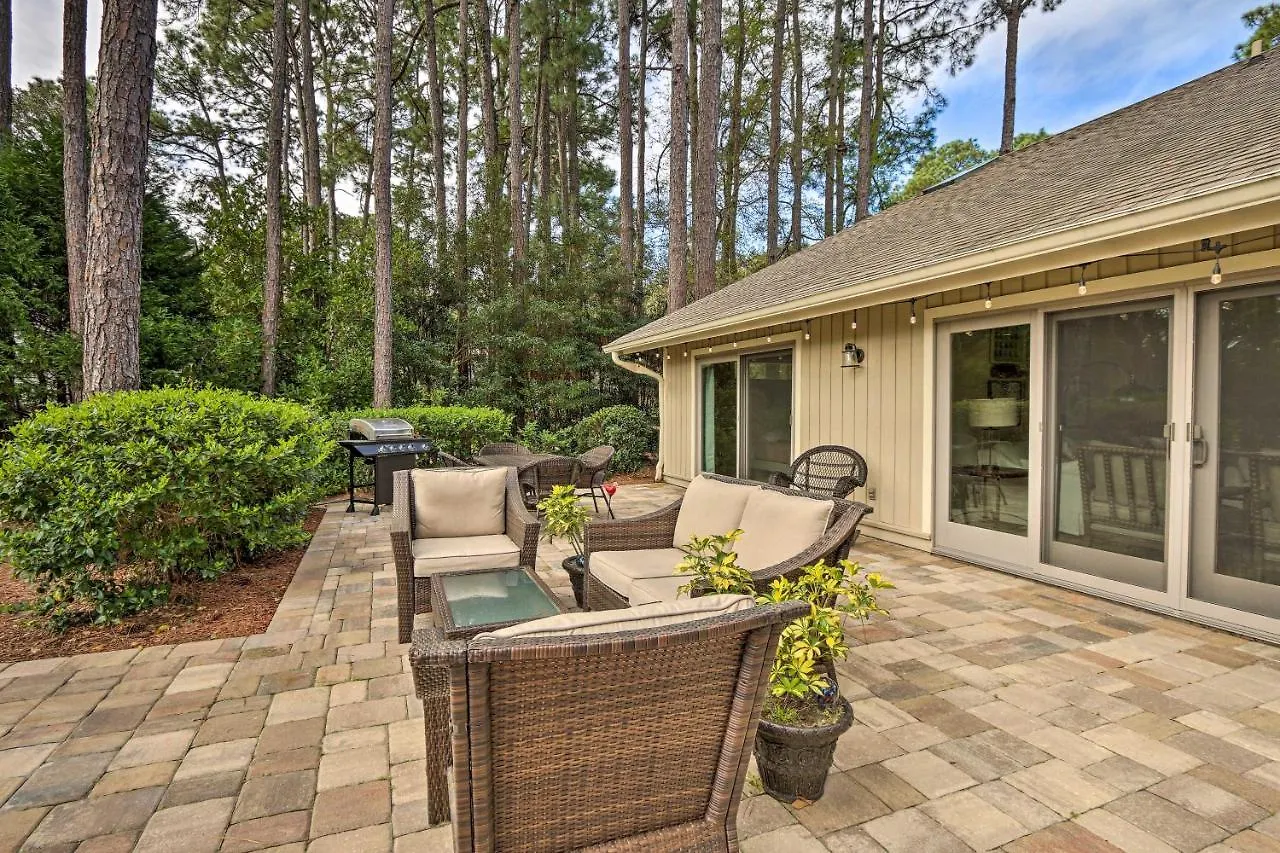 Holiday home Modern Retreat With Patio And Bbq Less Than 1 Mi To Beach! Hilton Head Island