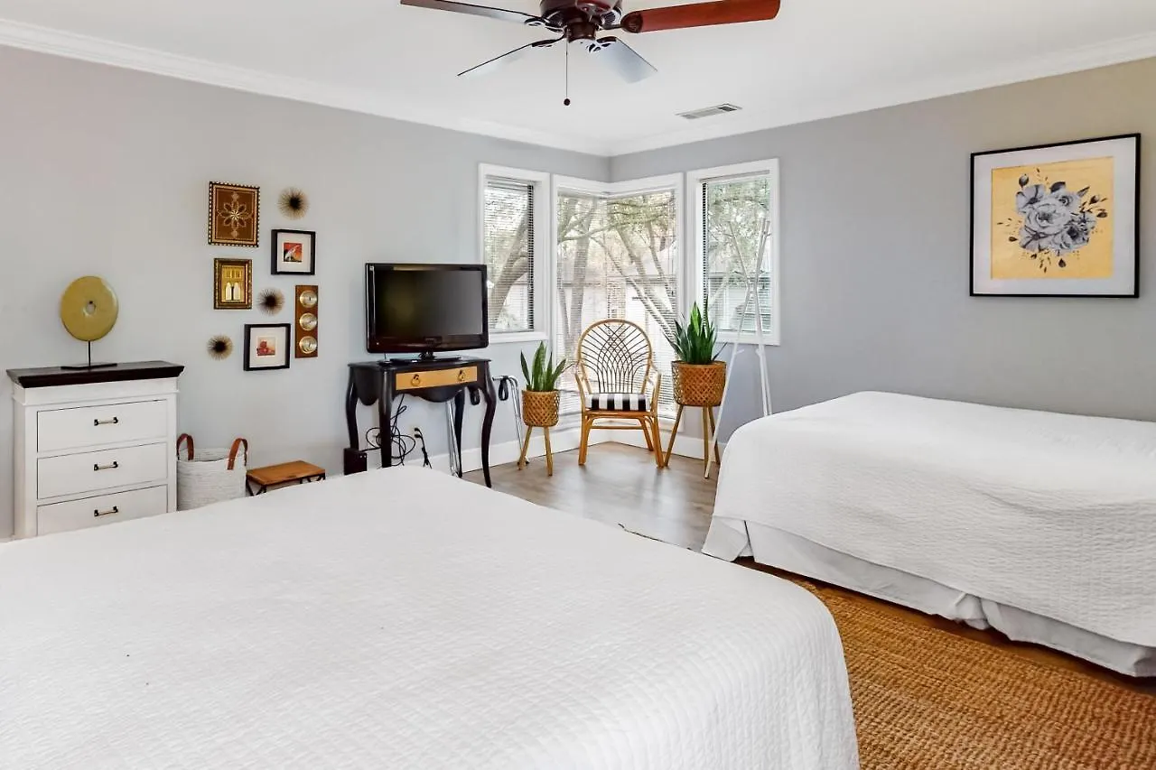 Centre Court 7832 Apartment