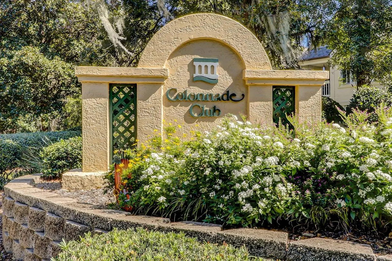 Colonnade Club 152