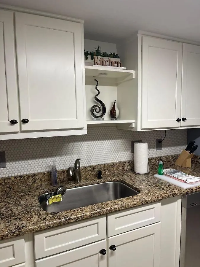Bed & Breakfast Hhi Homes Llc