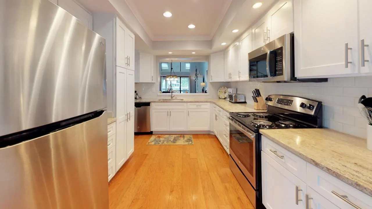 495 Captains Cove