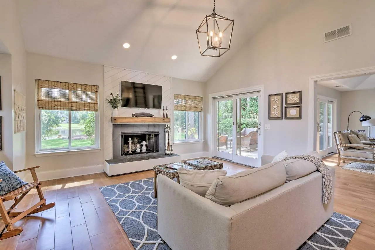 Modern Retreat With Patio And Bbq Less Than 1 Mi To Beach! *