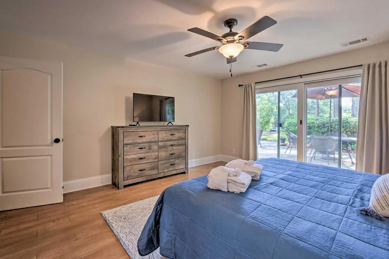 Holiday home Modern Retreat With Patio And Bbq Less Than 1 Mi To Beach! *