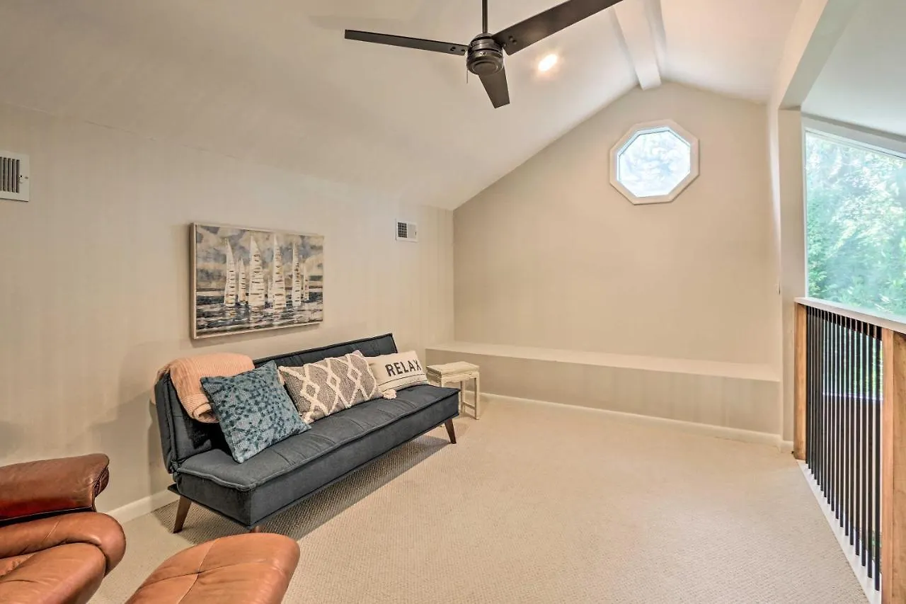 Modern Retreat With Patio And Bbq Less Than 1 Mi To Beach! Holiday home *