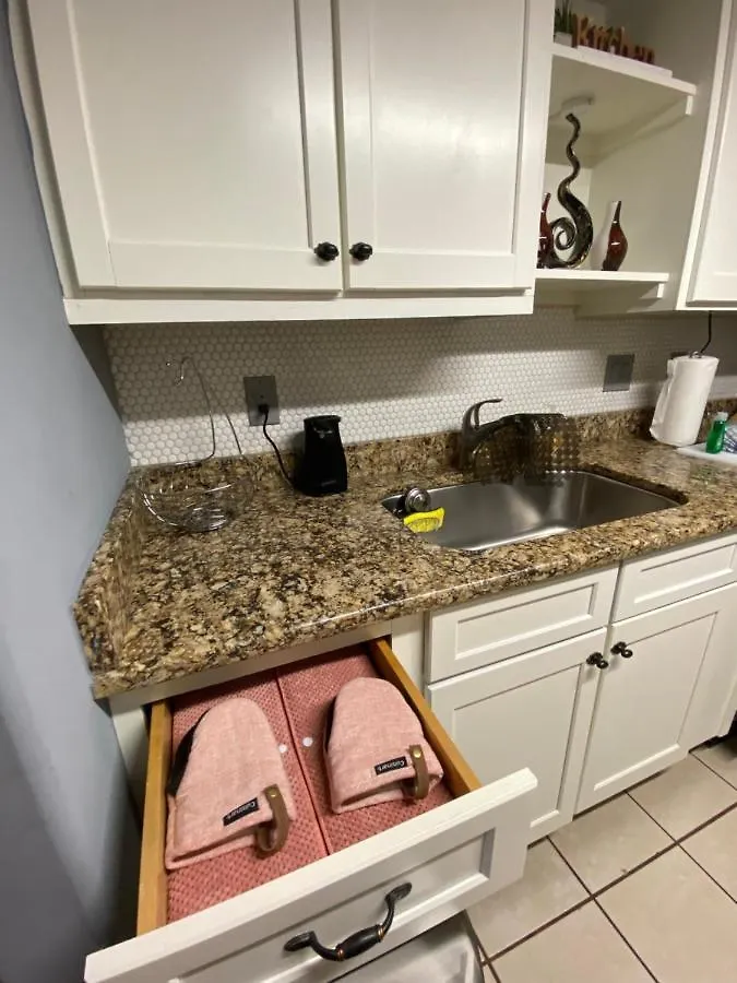 Hhi Homes Llc Bed & Breakfast *