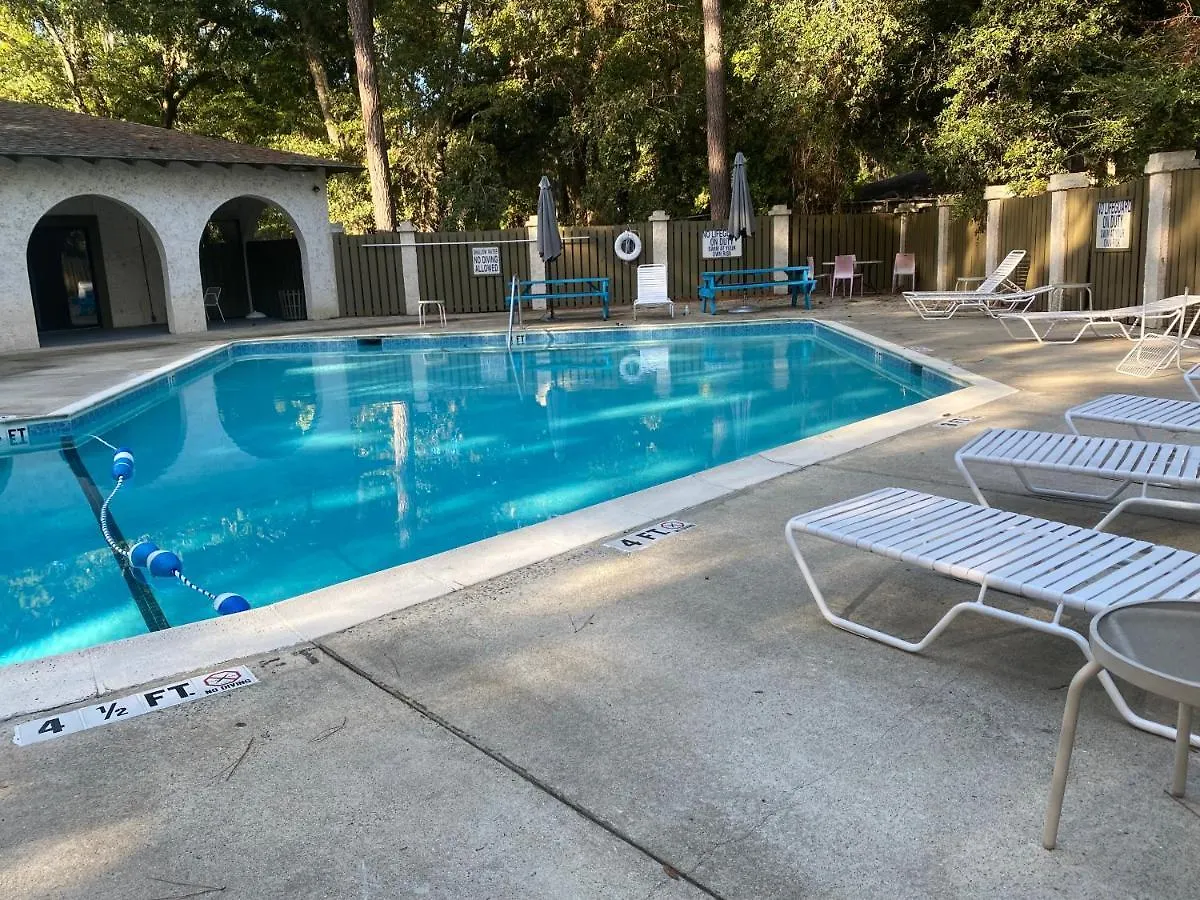 Hhi Homes Llc Bed & Breakfast