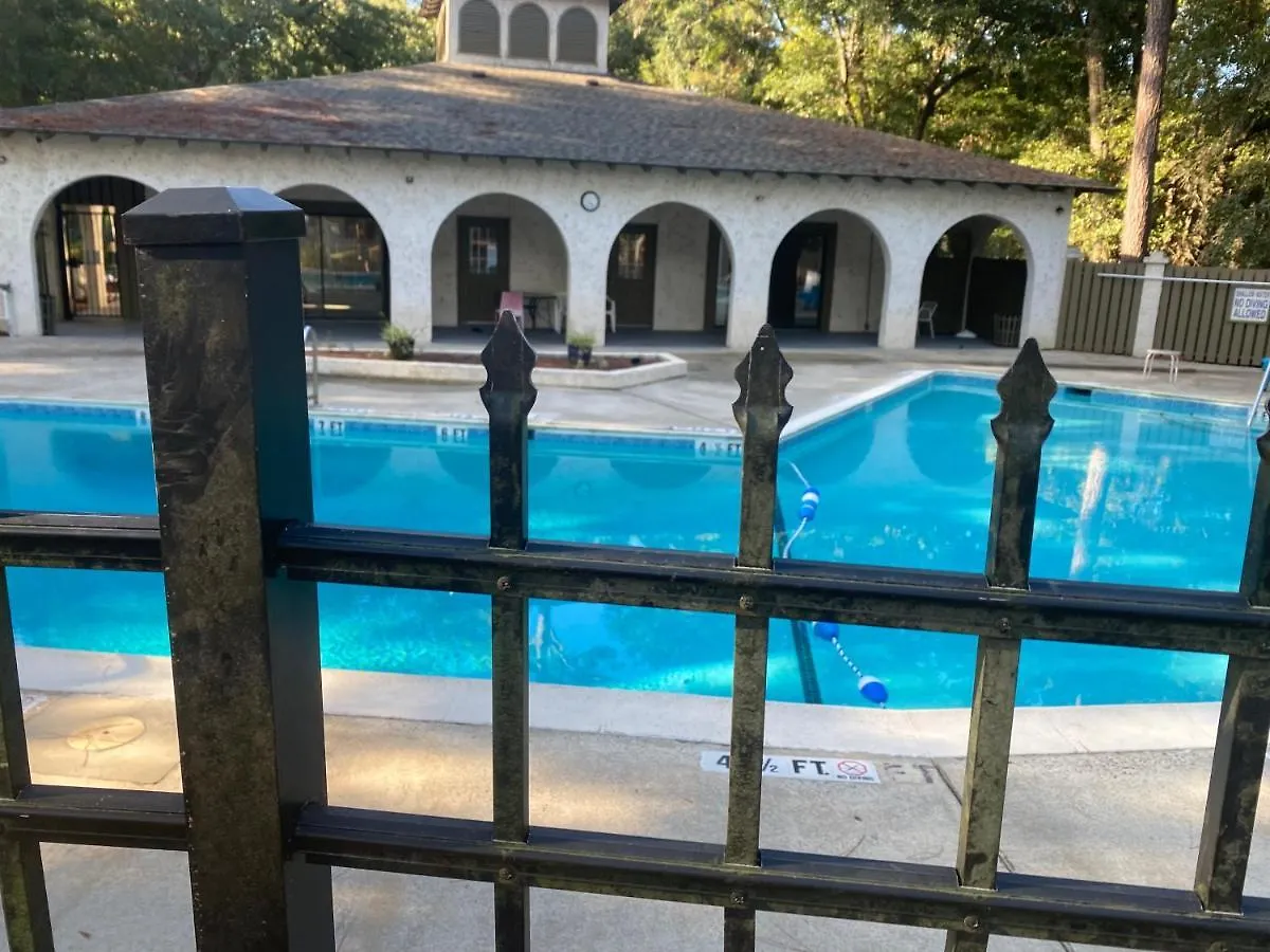Hhi Homes Llc Bed & Breakfast