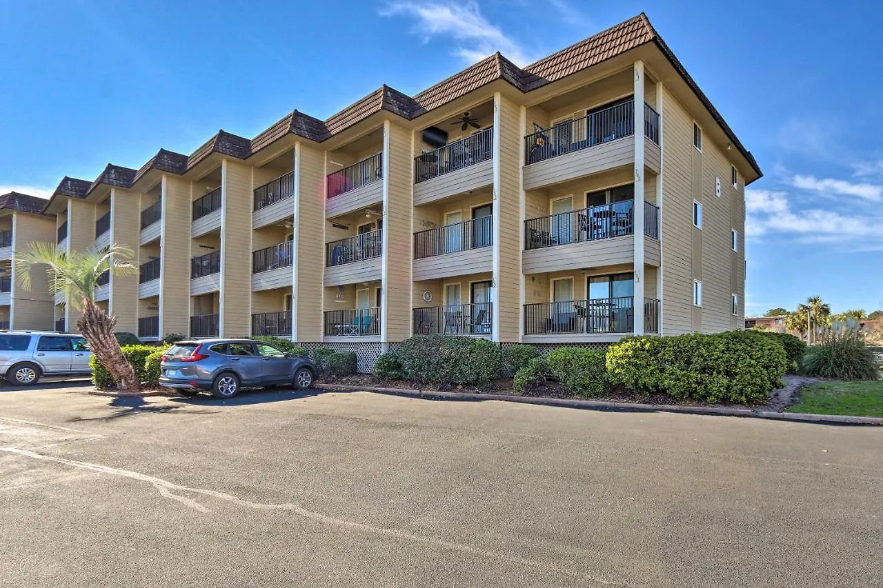 Apartment Bright On 50-acre Hilton Head Resort!