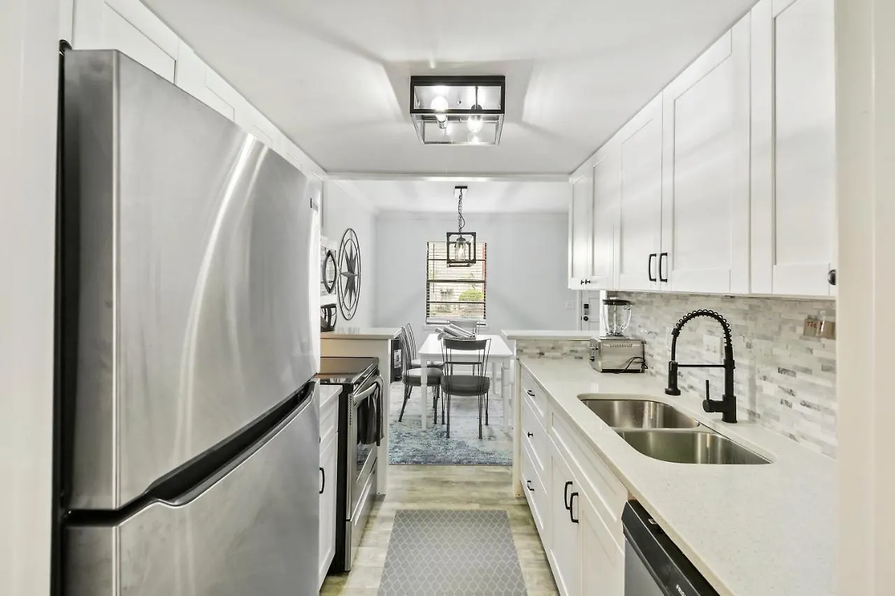 #49 Cheerful 2 Bdr With Pool & Assigned 2 Parking Holiday home *