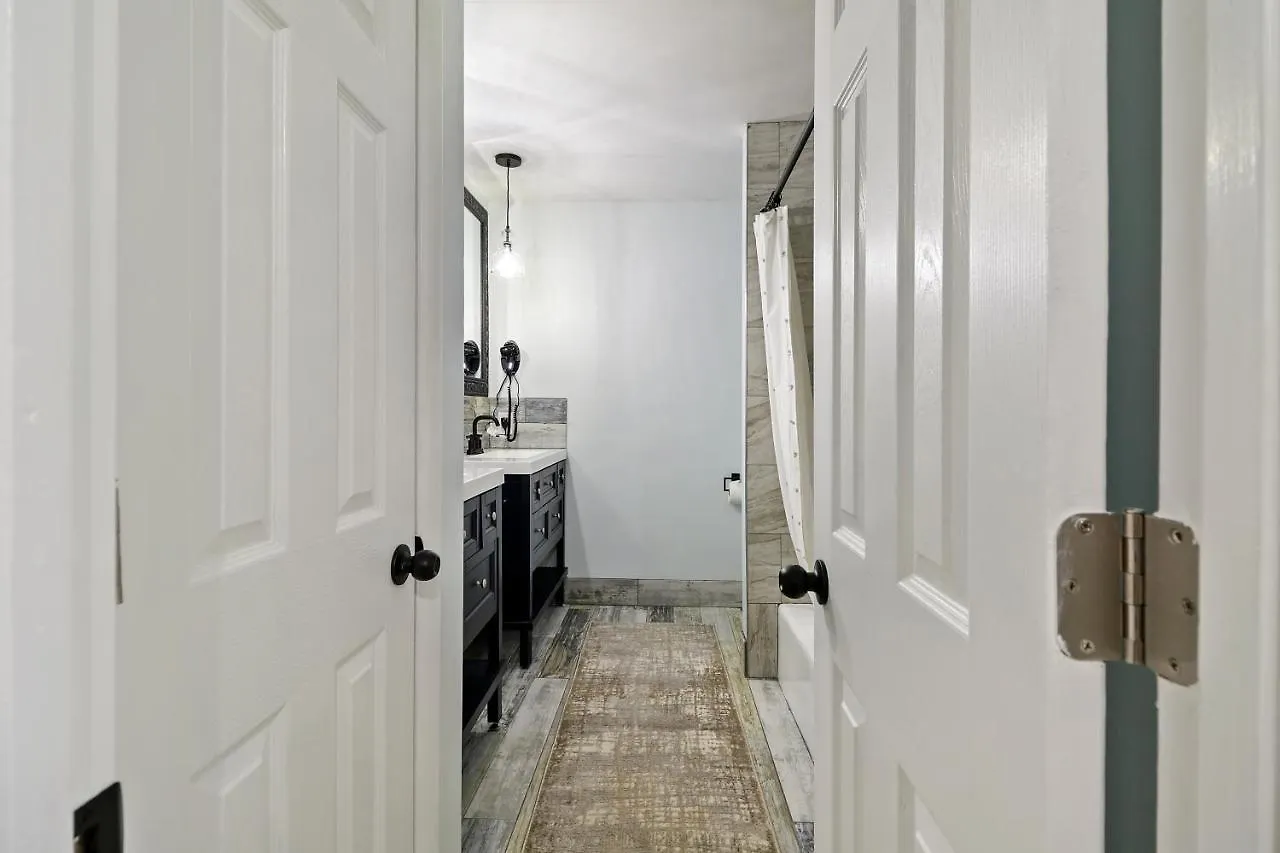 #49 Cheerful 2 Bdr With Pool & Assigned 2 Parking Holiday home *