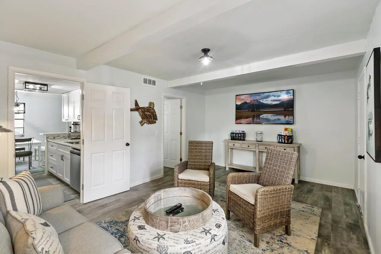 #49 Cheerful 2 Bdr With Pool & Assigned 2 Parking * Hilton Head Island