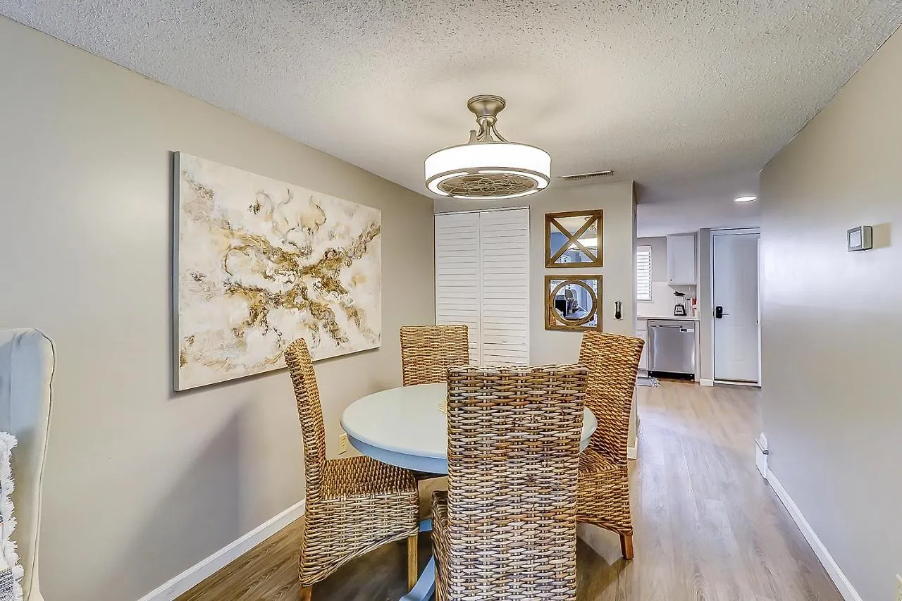 Stones Throw هيلتون رئيس جزيرة
