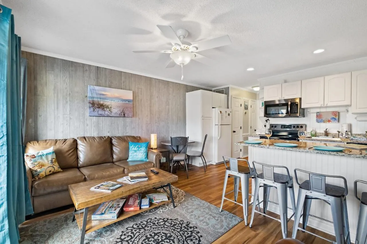 Luxury Beach With Amazing Amenities Biggest Pool On Hhi Beach Tennis Apartment Hilton Head Island