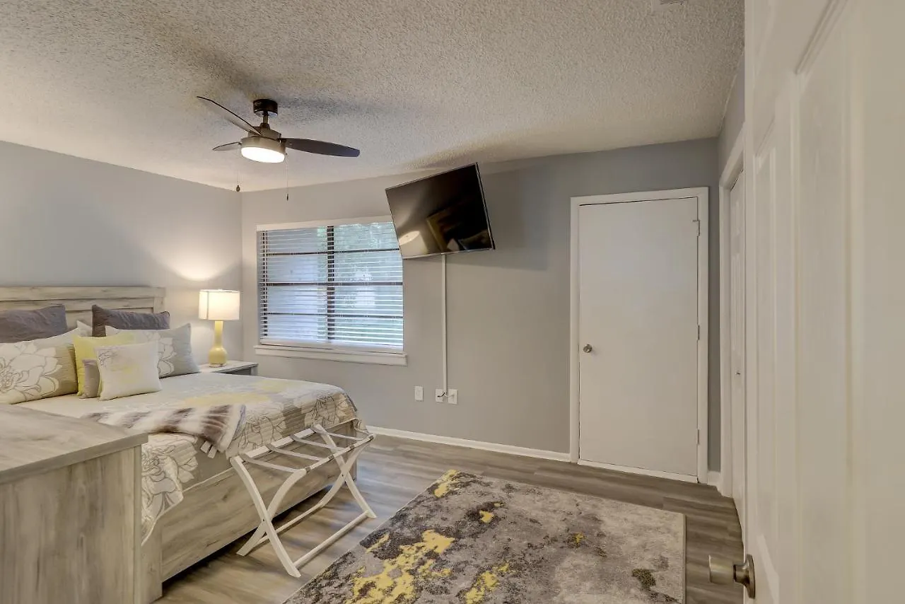 #111 Elaborate Ideal Location 2brm/2 Parking