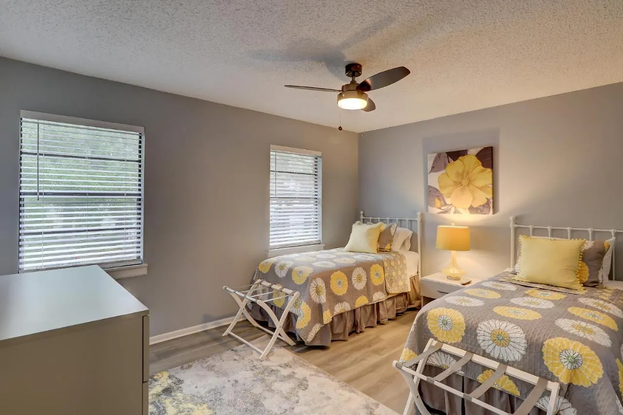 #111 Elaborate Ideal Location 2brm/2 Parking * Hilton Head Island