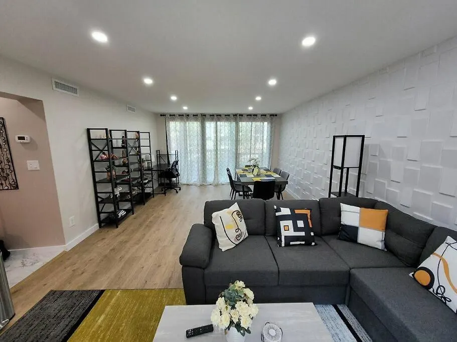 Contemporary Bliss-newly Renovated Cozy *
