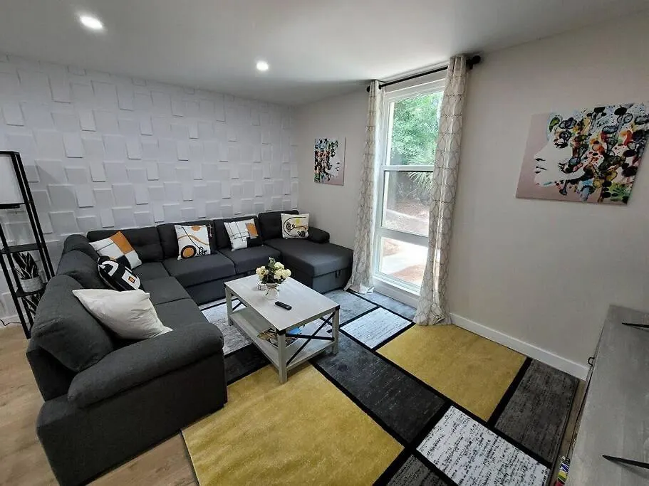 Contemporary Bliss-newly Renovated Cozy Villa *