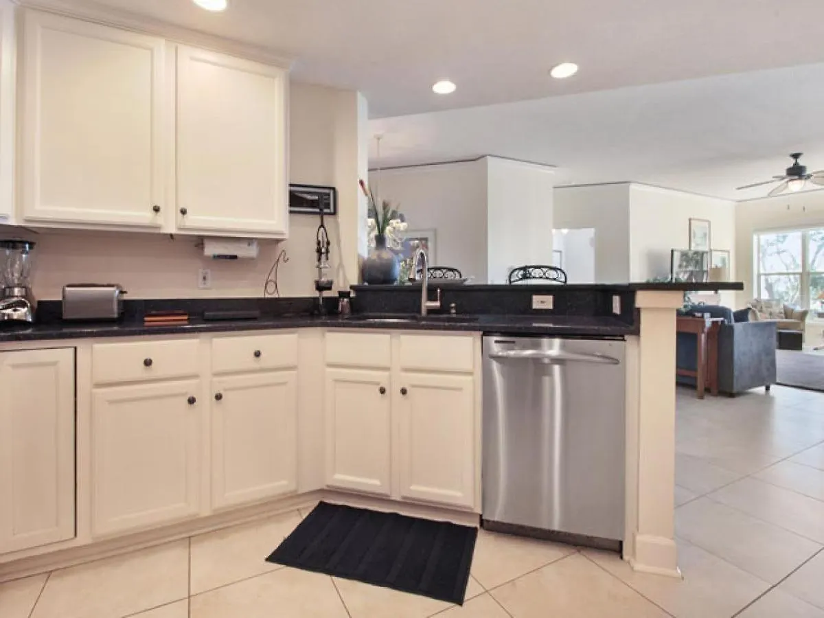 6205 Hampton Place *