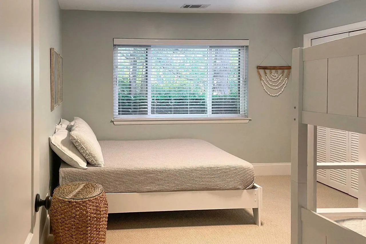 Holiday home Modern Retreat With Patio And Bbq Less Than 1 Mi To Beach!
