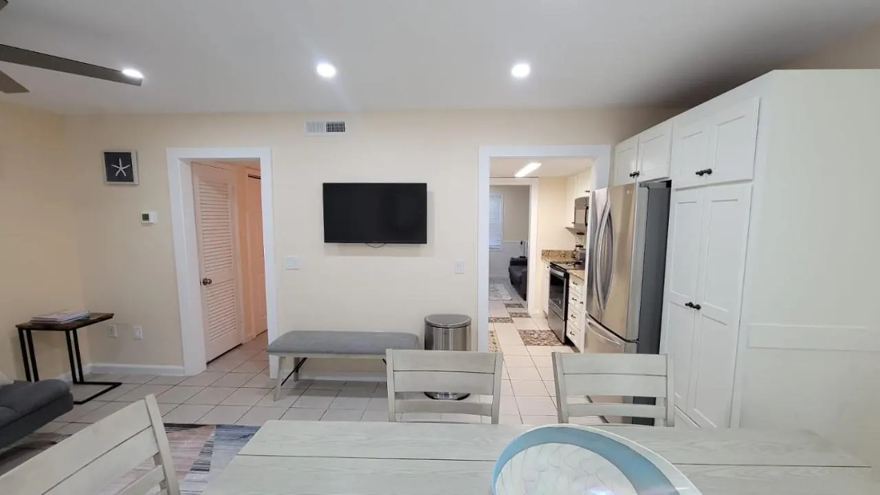 Hhi Homes Llc * Hilton Head Island