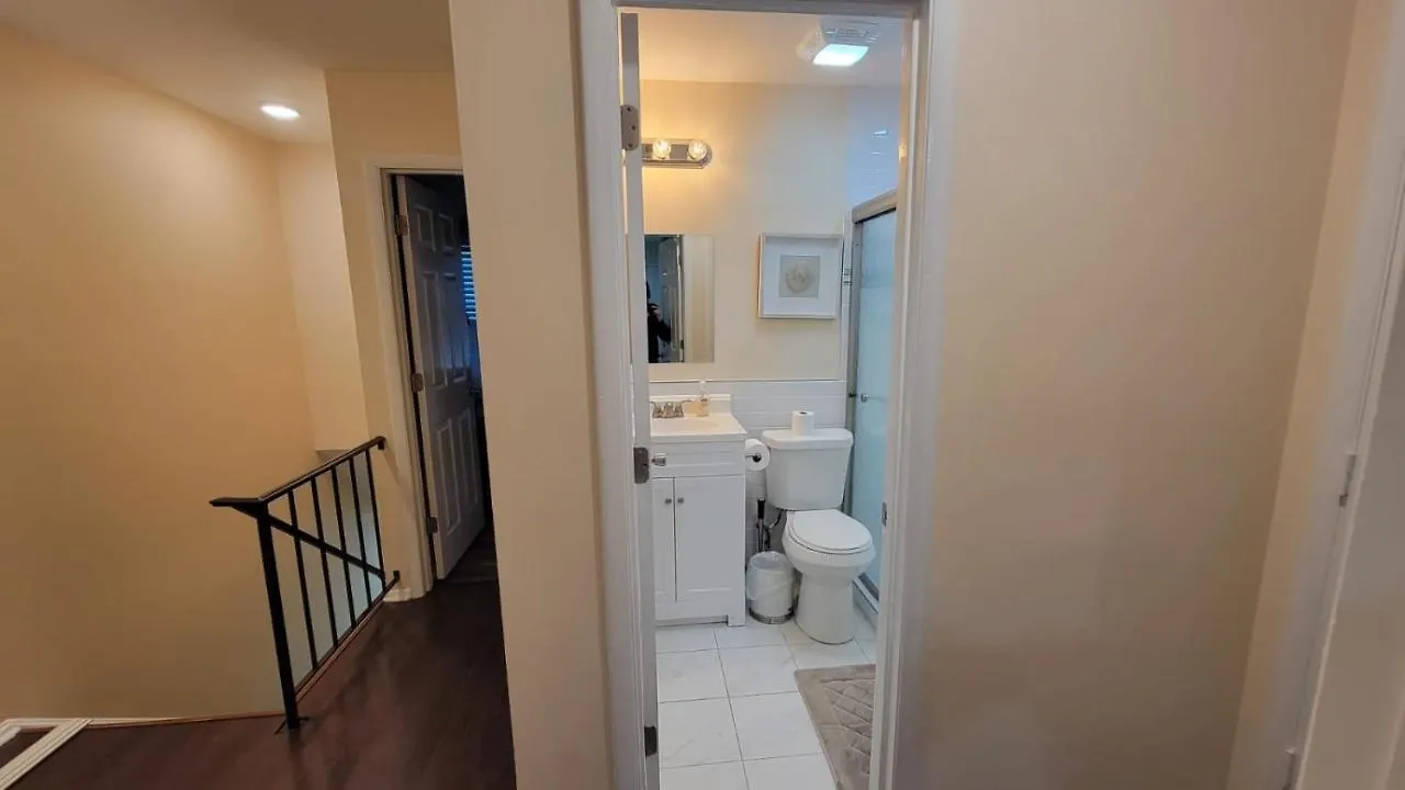 Bed & Breakfast Hhi Homes Llc *