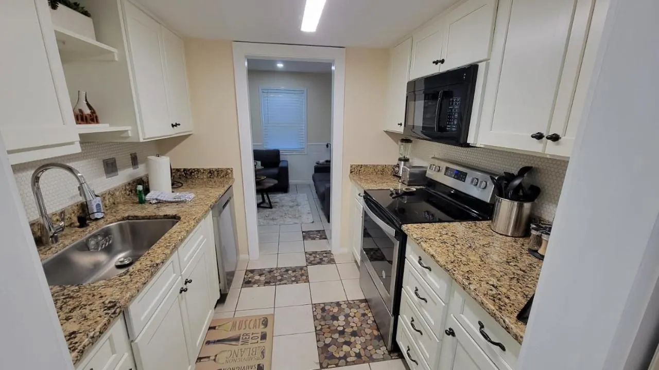 Hhi Homes Llc * Hilton Head Island