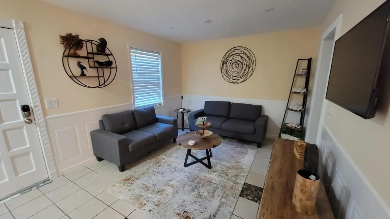 Bed & Breakfast Hhi Homes Llc *