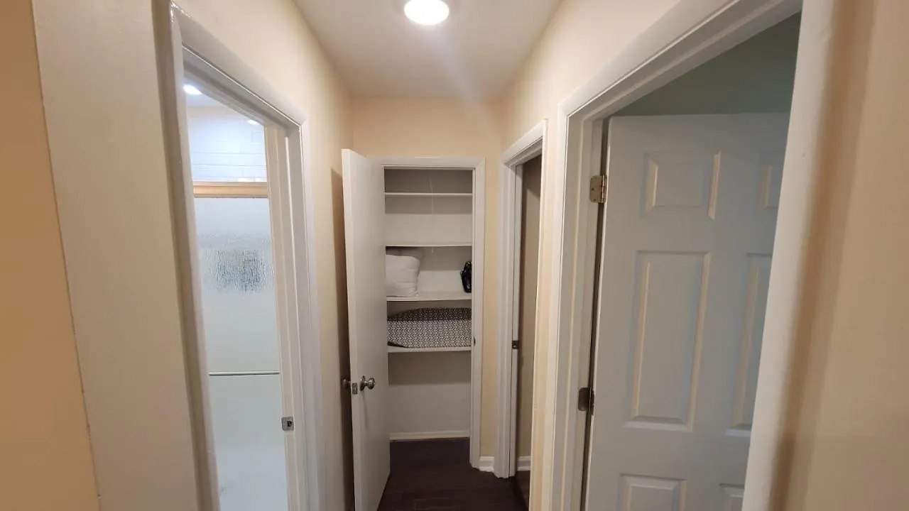 Bed & Breakfast Hhi Homes Llc *