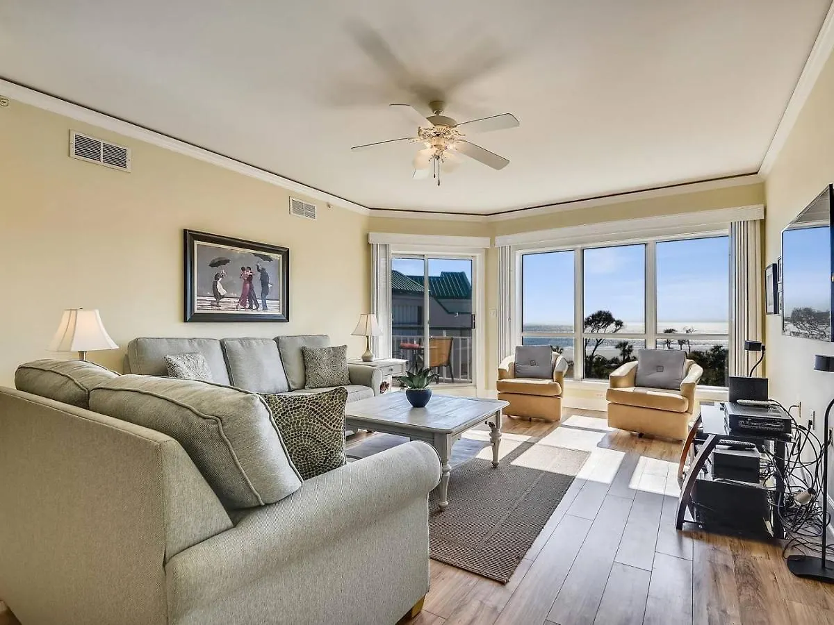 Villa 3502 Windsor Court South *