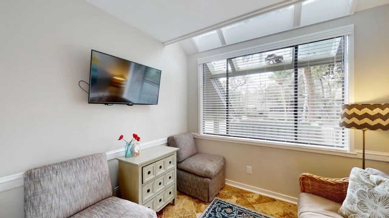 910 Inverness Village