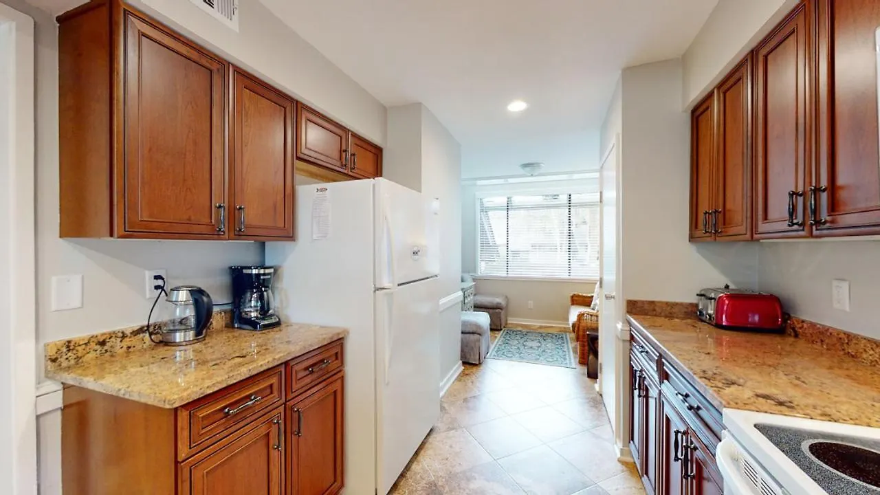 910 Inverness Village