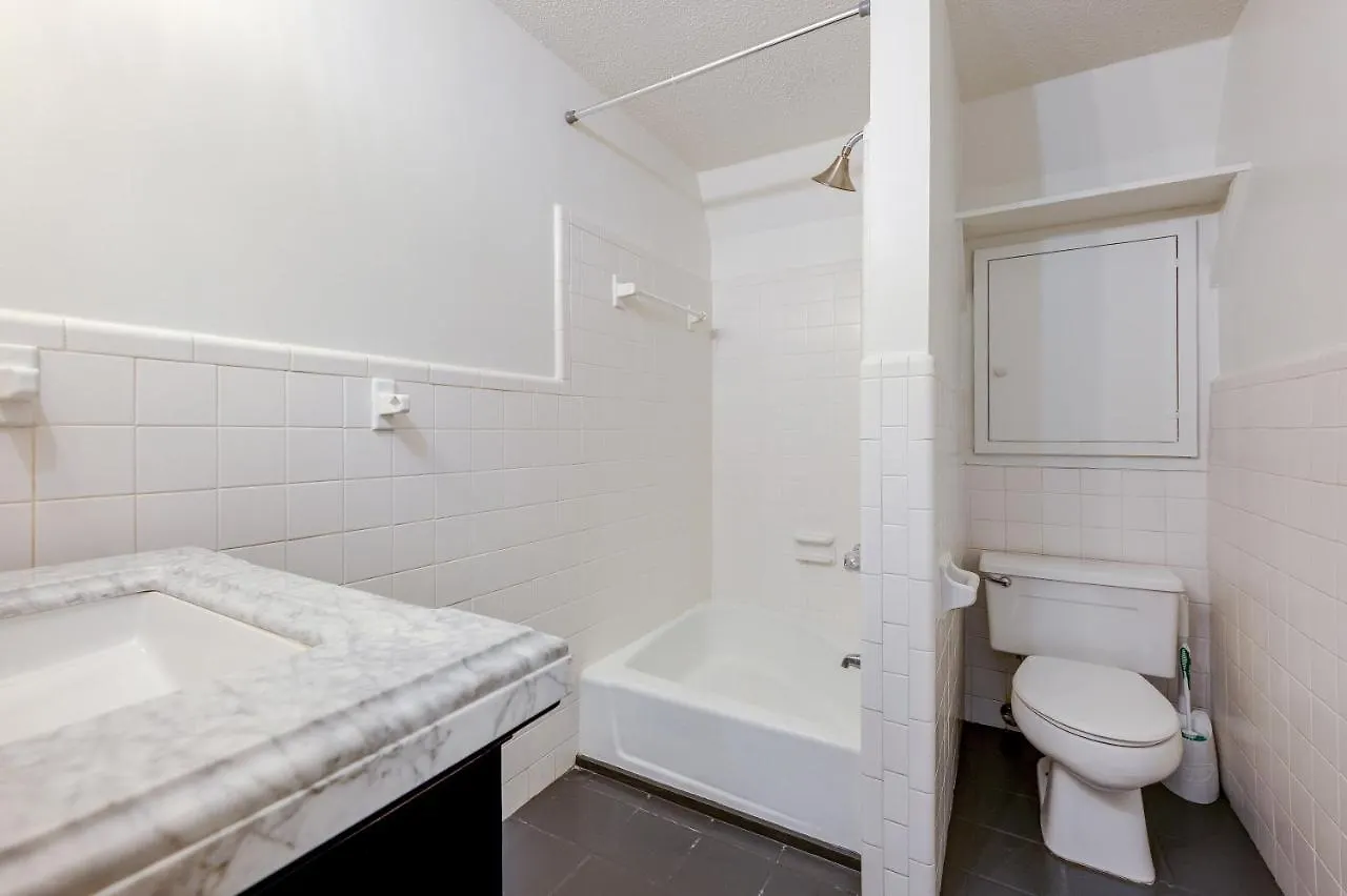 Steps To The Beach! 3rd Row Ocean Surfers Pet Friendly 3 Bedroom 2 Bathroom Hilton Head Island