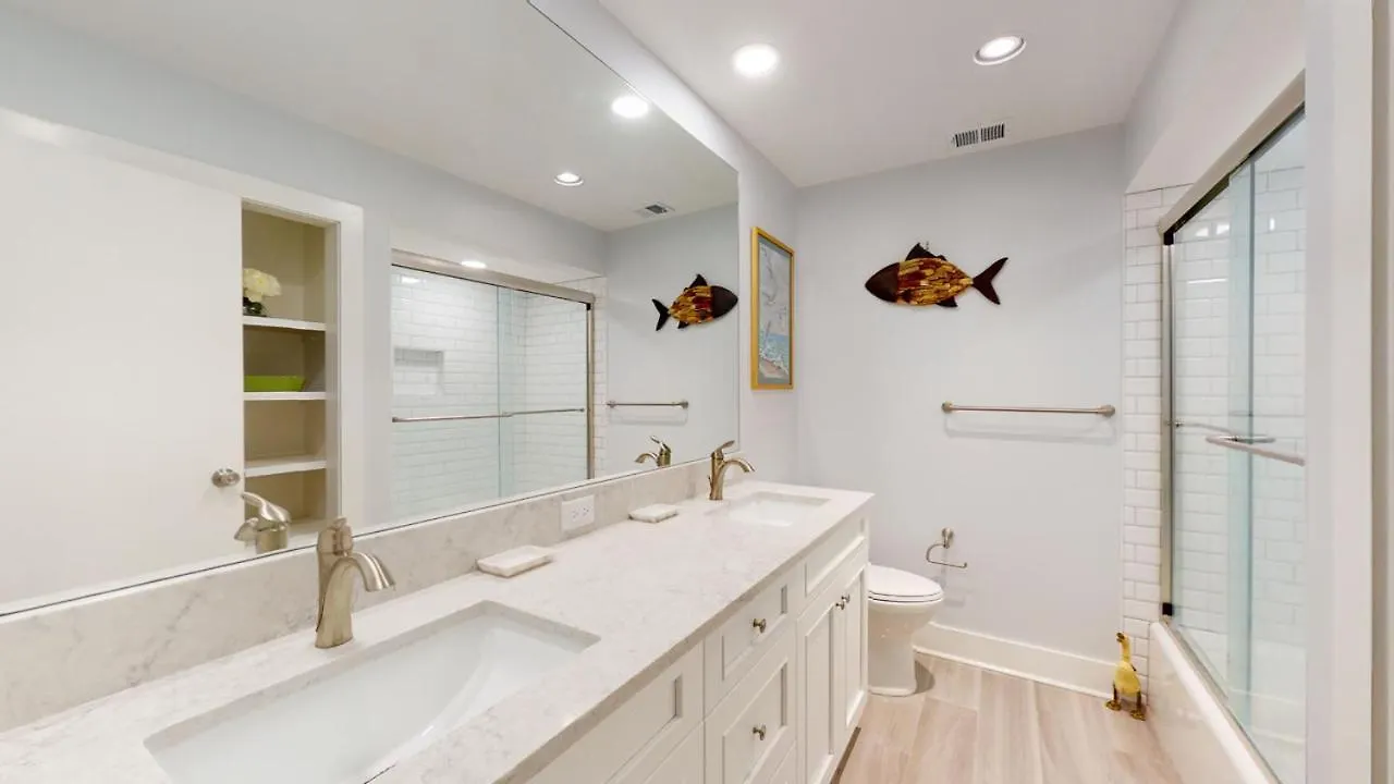 910 Inverness Village Villa