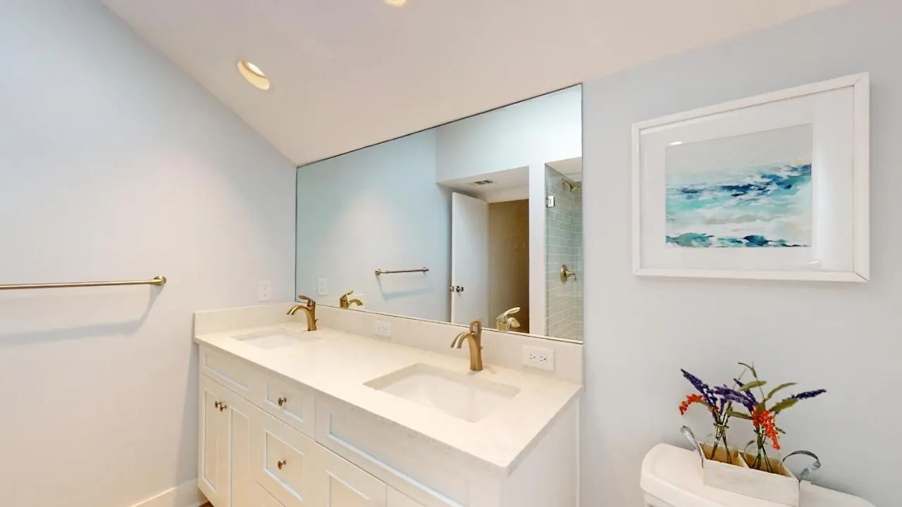 910 Inverness Village Villa *
