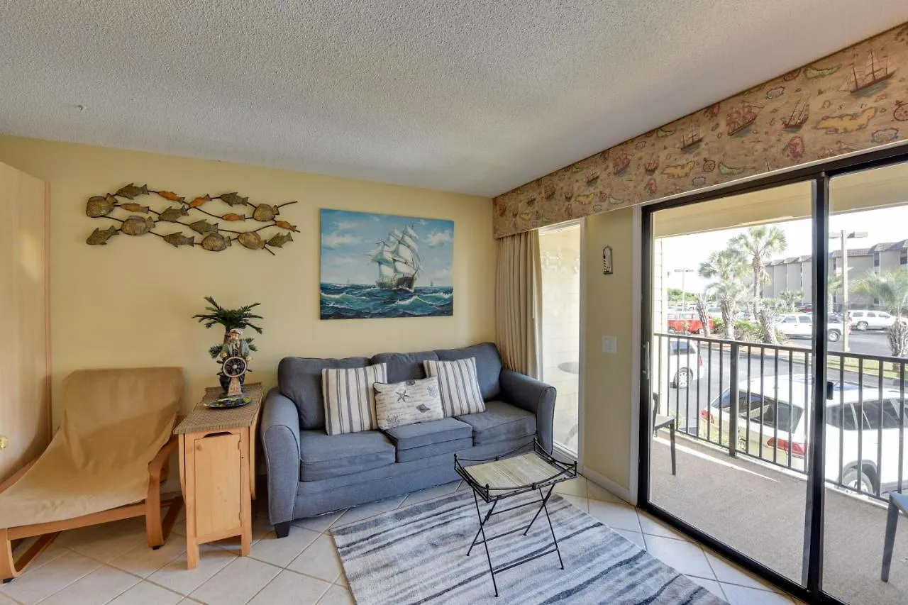 Hilton Head Family With Community Pool And Bikes