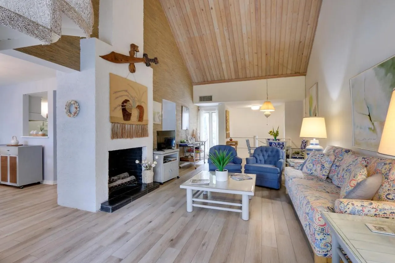 With Pool And Access! Villa