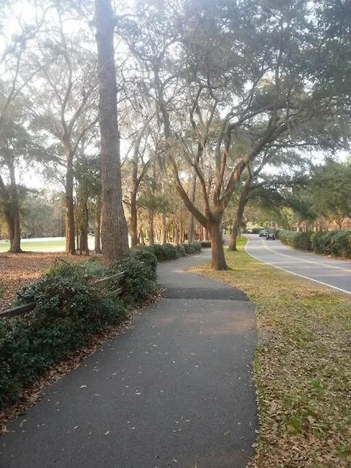 Cute 2 Bedroom, 2 Bath At Folly Field Apartmán