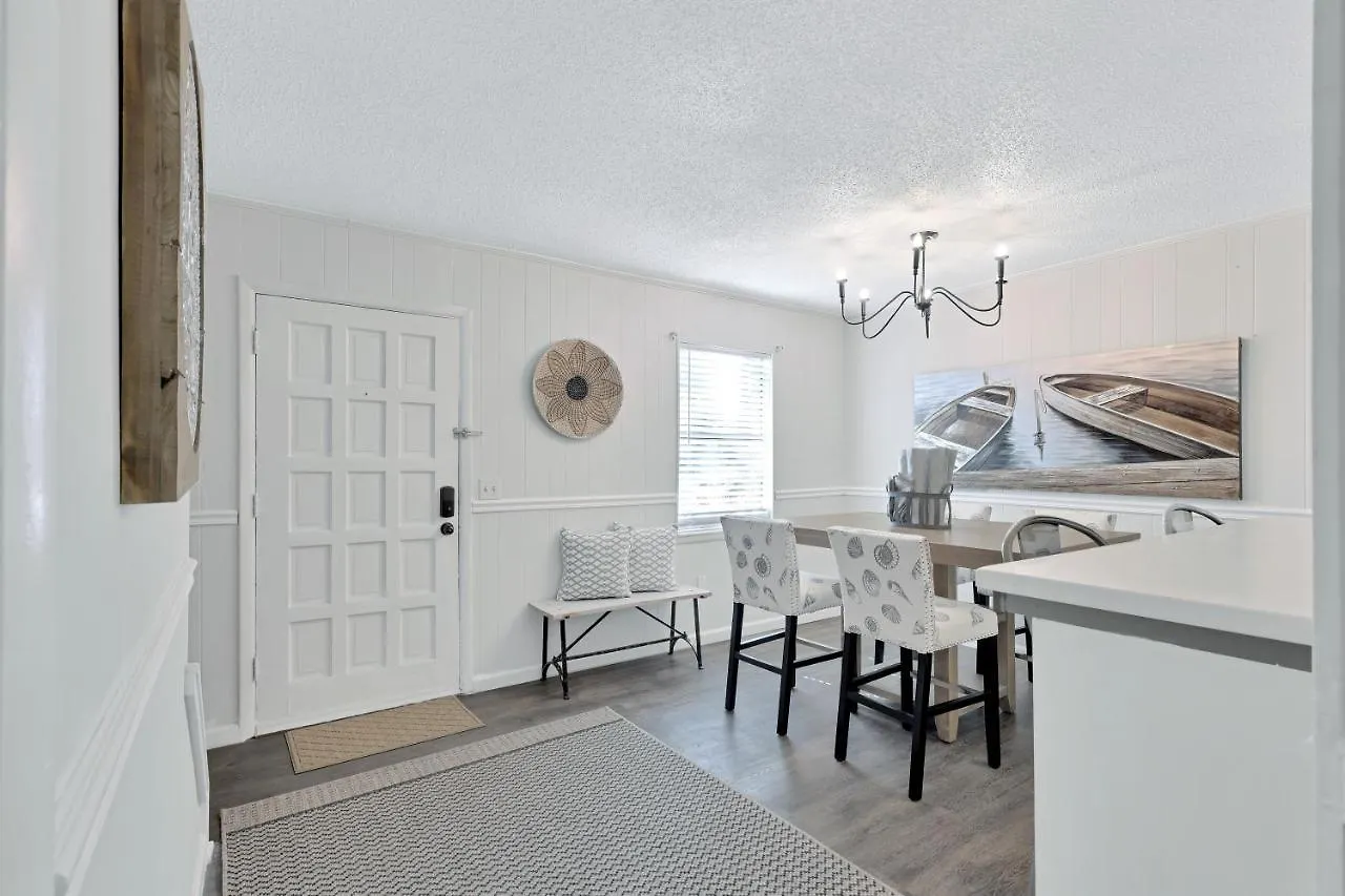 Harmony 2bdr/2 Free Parking/pool/pet Friendly/near