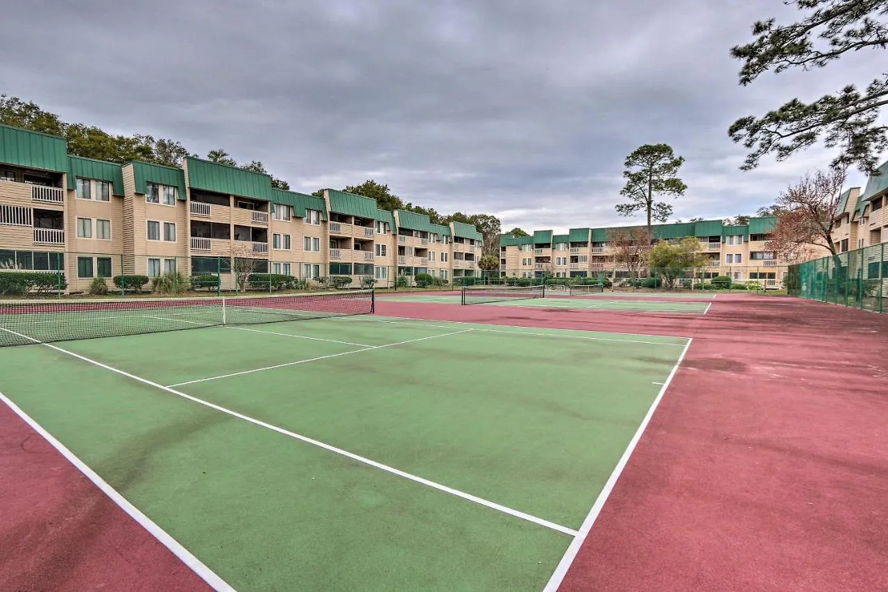 Hilton Head Screened Balcony, Beach Access! 힐튼 헤드 아일랜드