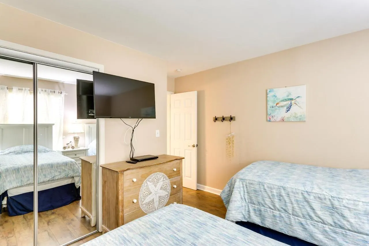 Hilton Head Screened Balcony, Beach Access! 아파트