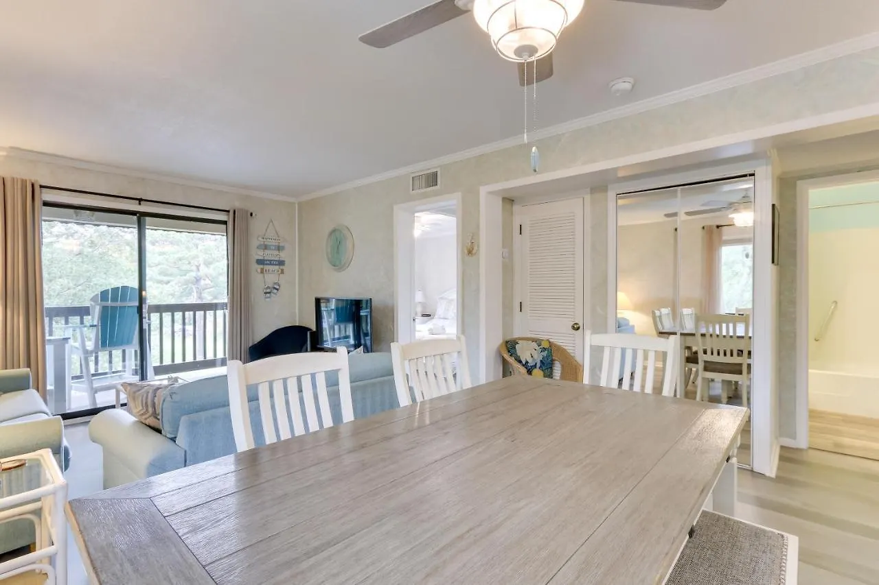 Hilton Head With Balcony And Pool, Walk To Apartment Hilton Head Island