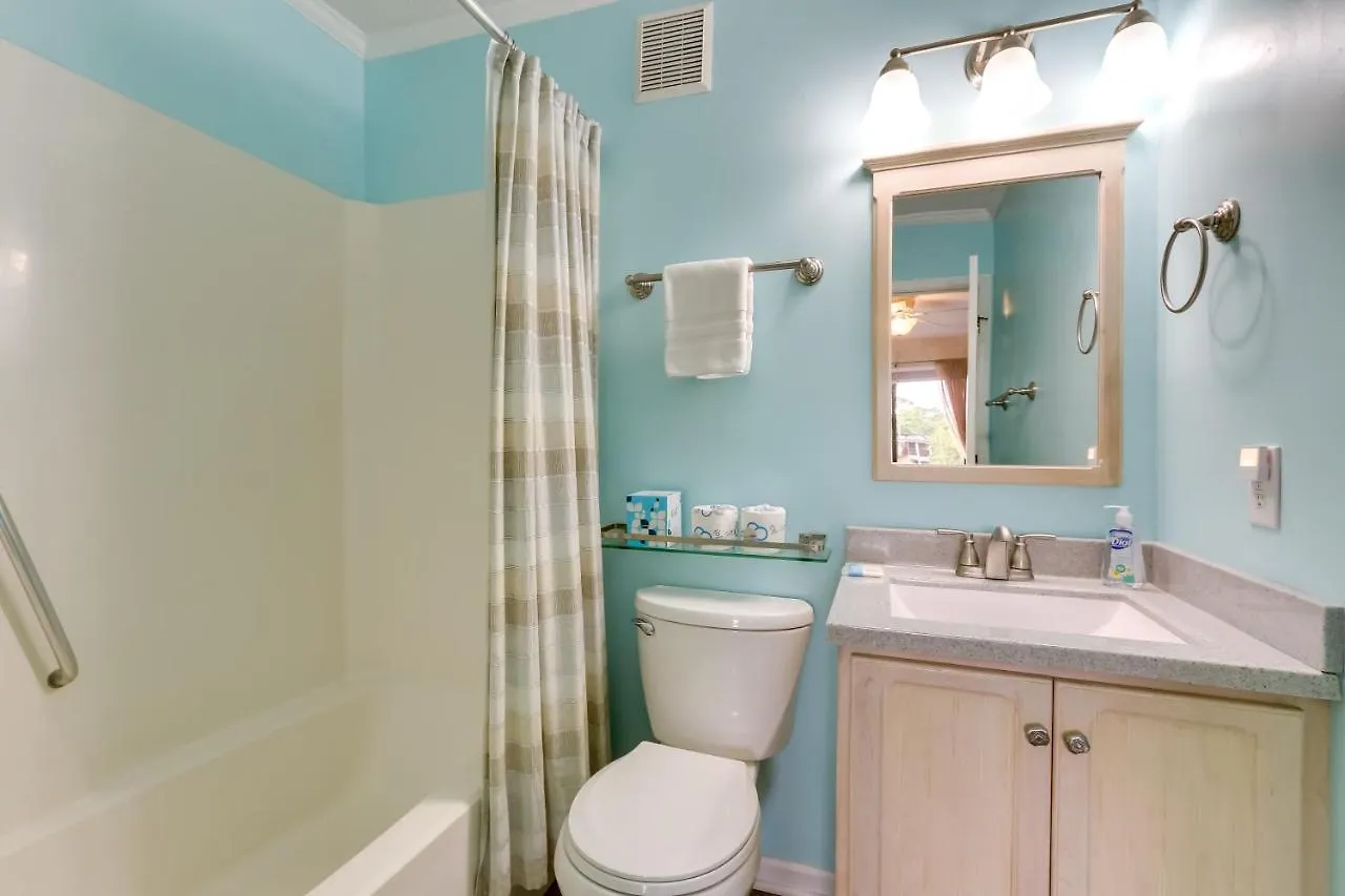 Hilton Head With Balcony And Pool, Walk To Hilton Head Island
