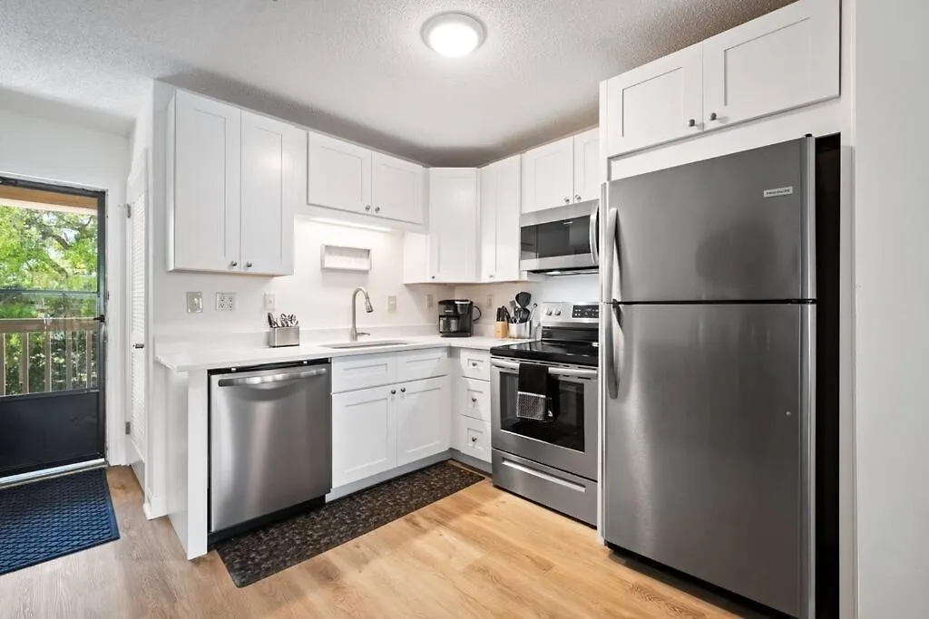 Peaceful Treetop - 2br/2ba Apartment *
