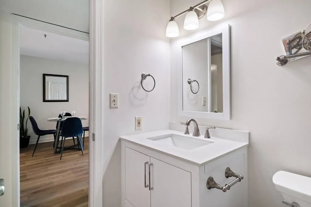 Apartment Peaceful Treetop - 2br/2ba