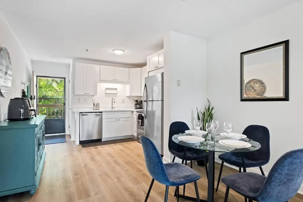 Peaceful Treetop - 2br/2ba Apartment *