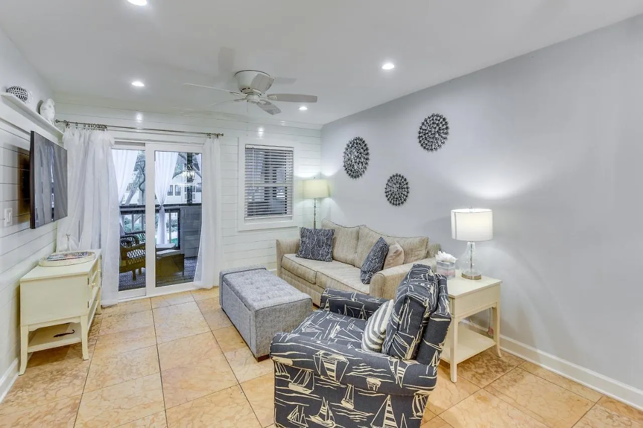 Hilton Head With Porch - Walk To And Pool! Apartmán