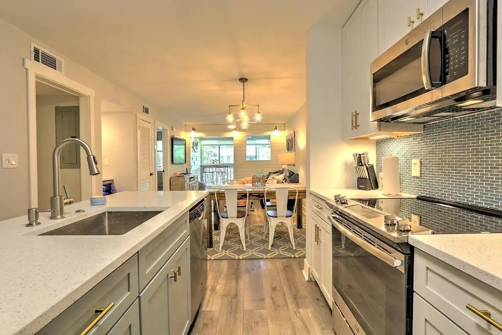 Fully Renovated! Coastal Elegance &tranquil Apartment *